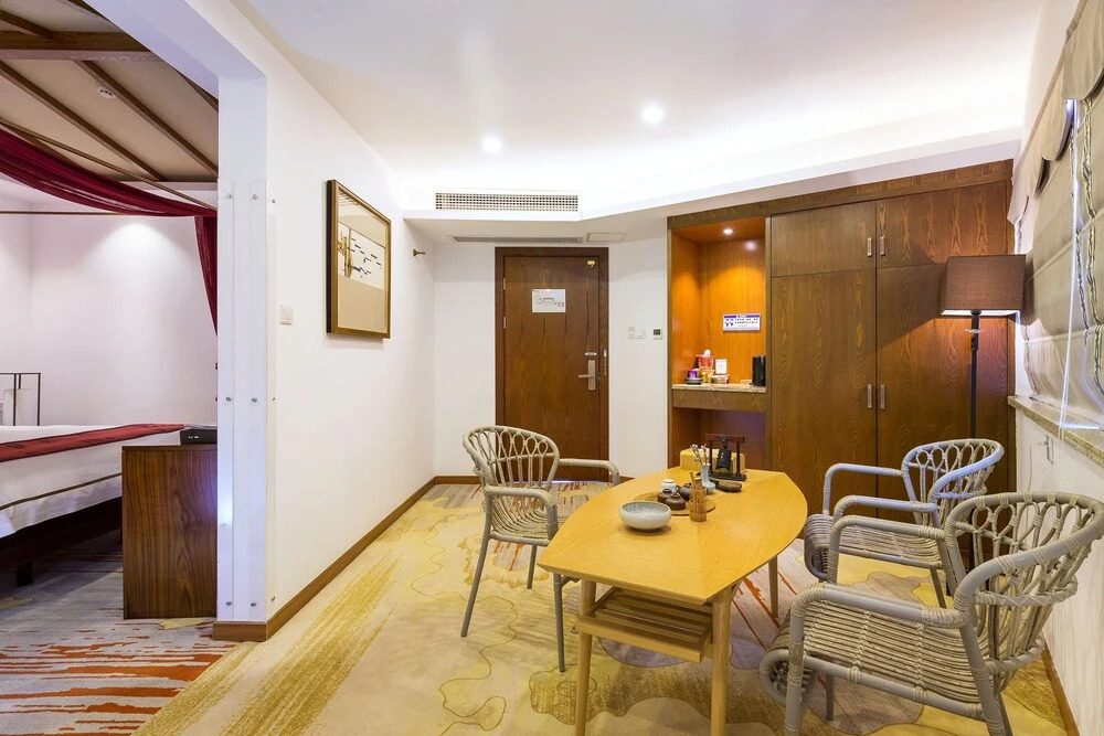 Longmen Impression Hotel
