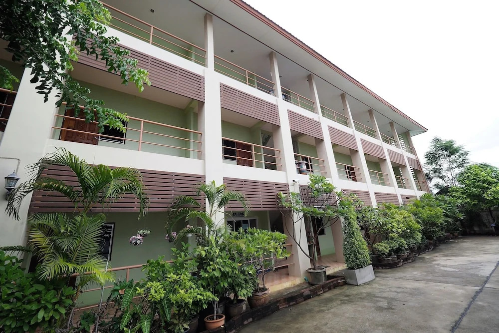 Arunroj Apartment