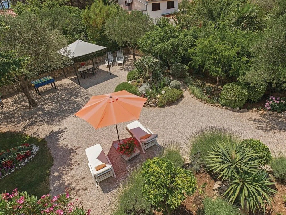 Lovely 4 Bedroom Apartment with Beautiful Garden And Terrace, 50m From the Beach