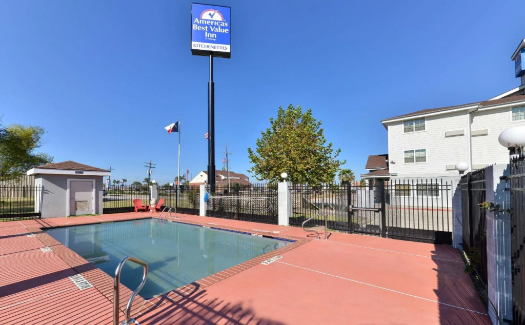 Americas Best Value Inn & Suites Winnie