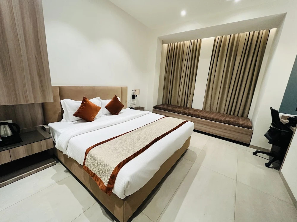 Hotel The Royal Vista