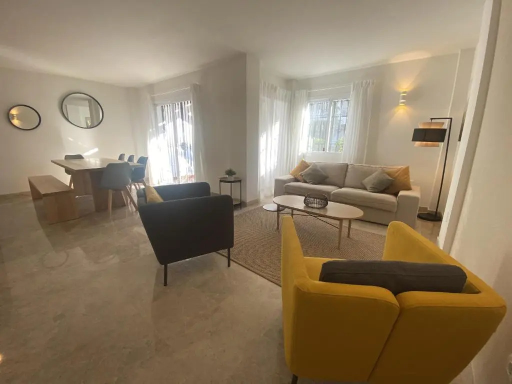 Preciosa casa de 4 habitaciones y 3 baños, Urbanización Los Naranjos, Puerto Banus
