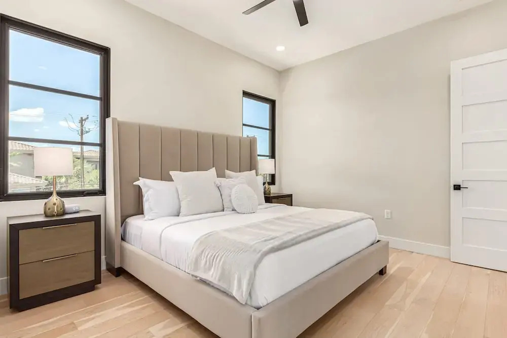 Papago Lux Townhouse 4level Oasis w Rooftop Lounge