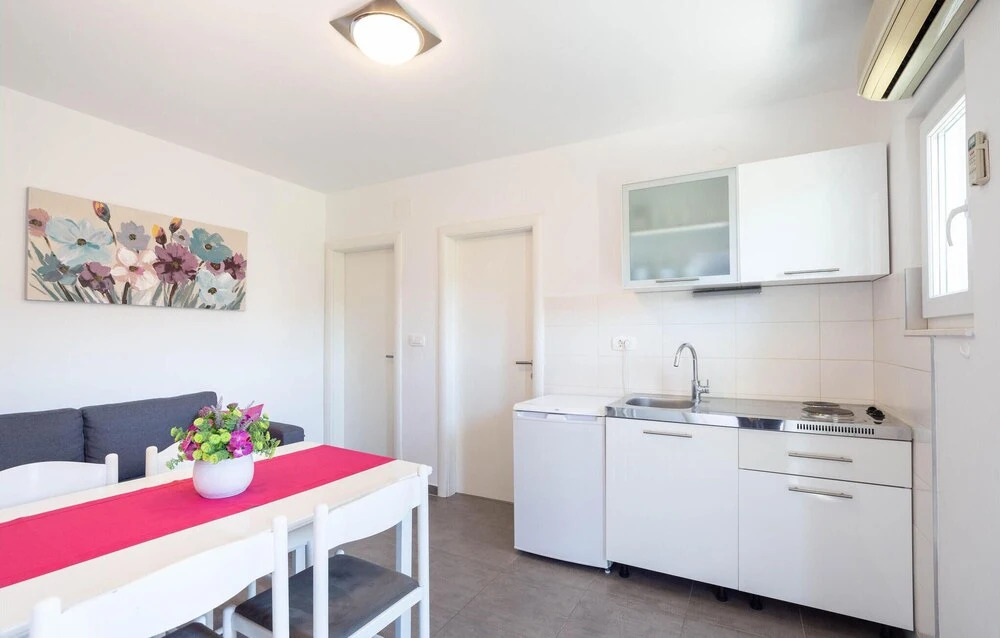 Beautiful Apartment in Podstrana With Wifi and 2 Bedrooms