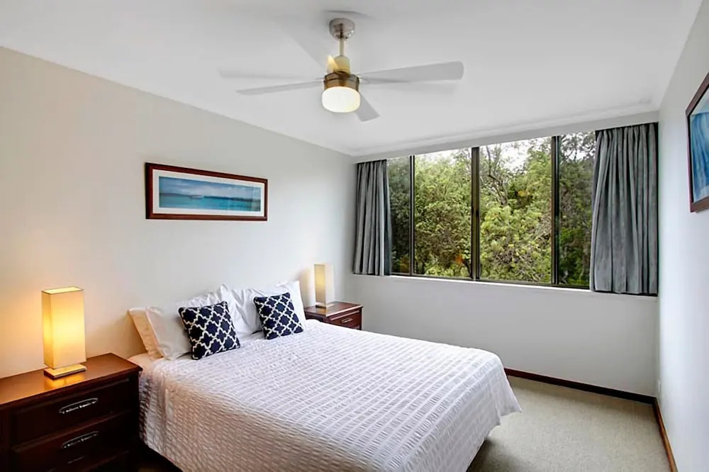 Pacific Blue - beachfront 2 BR apartment with pool