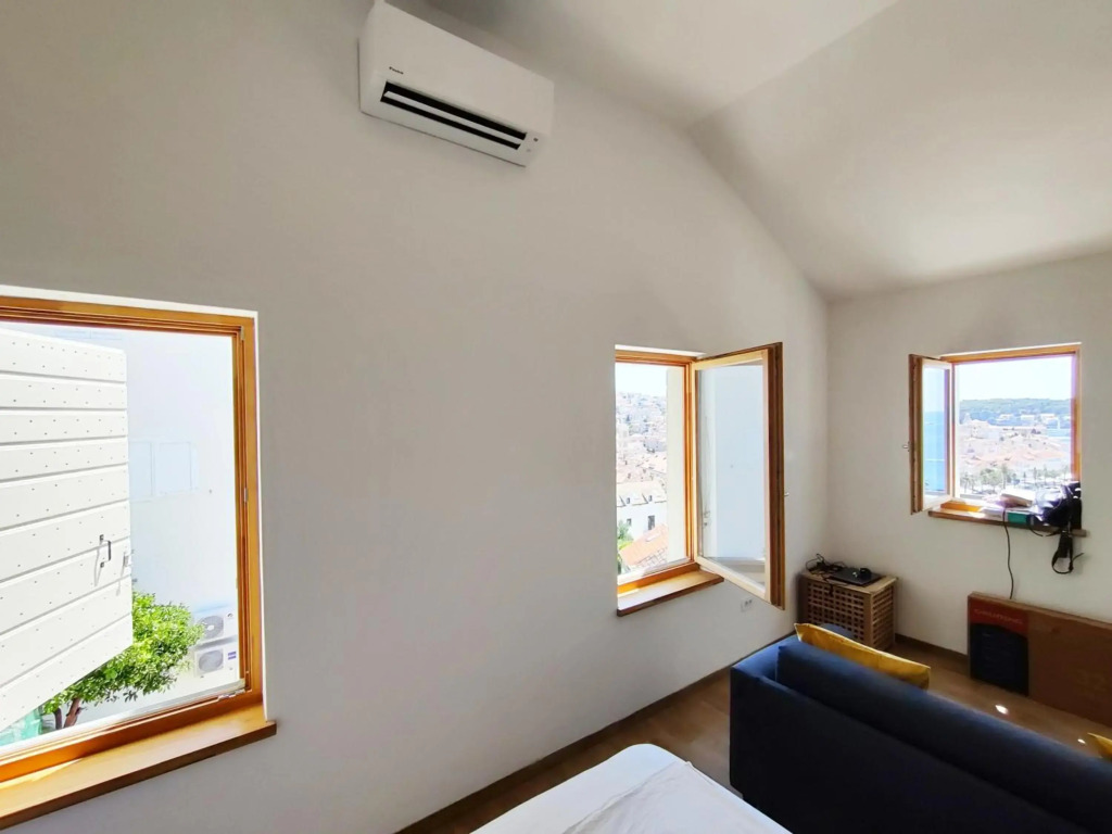 Brand new apt W balcony & perfect seaview at center