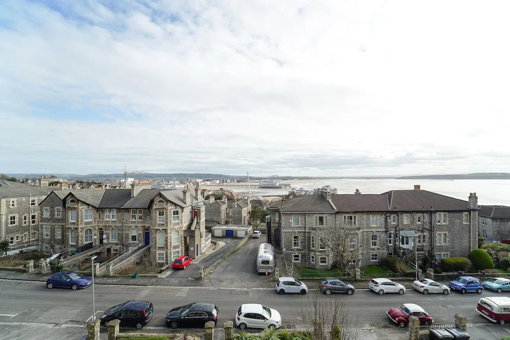 Stunning 2-bed Apartment in Weston-super-mare