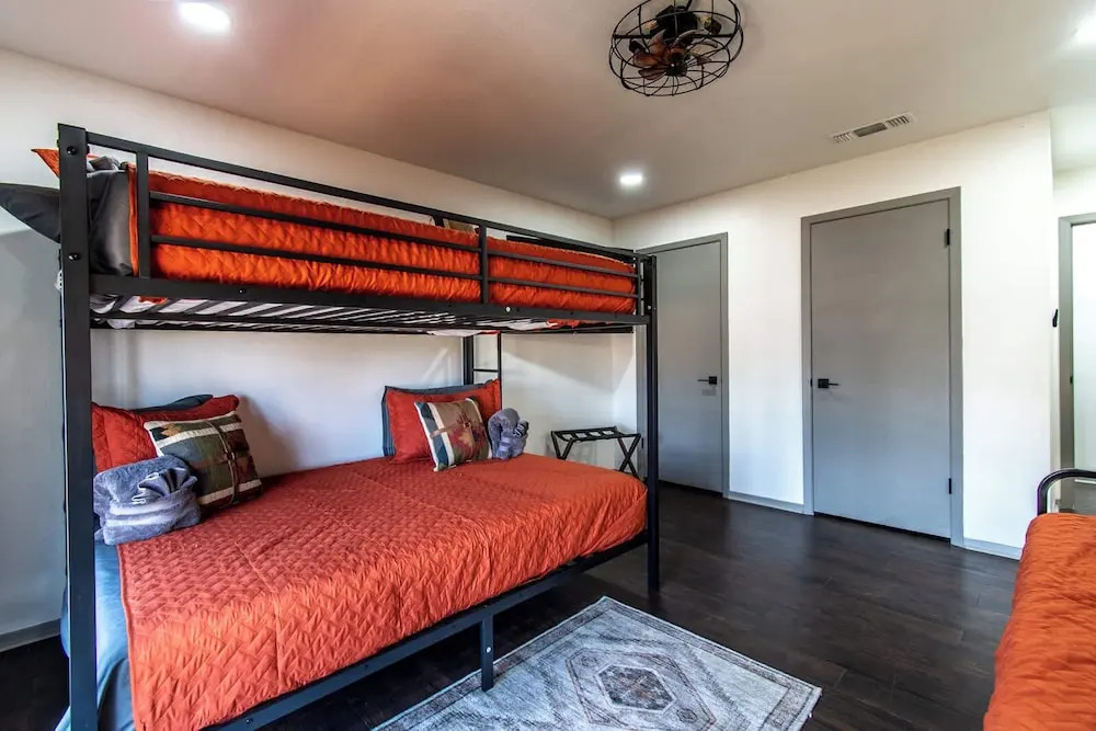 Ocean Dr Sleeps 19 With Hot Tub & Game Room