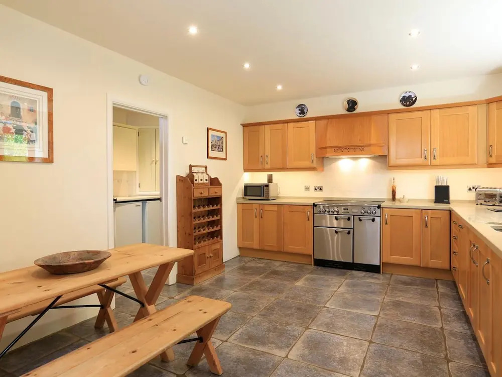 Easton Court - Large Character Barn Near Salcombe