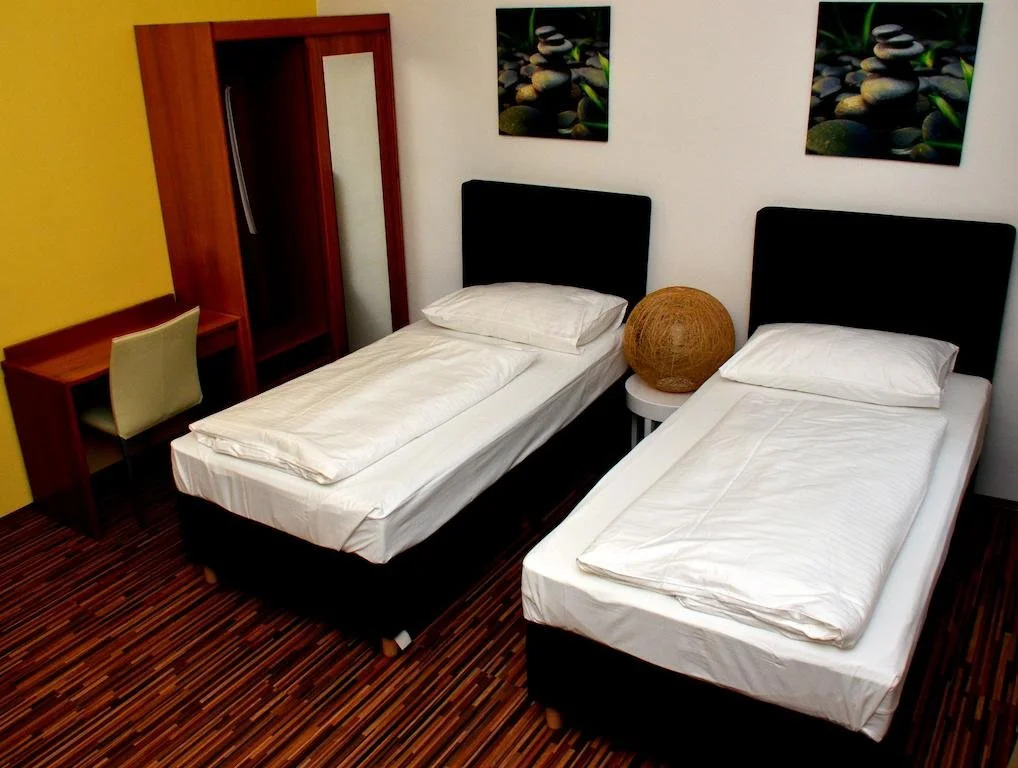 Early Bird Hotel