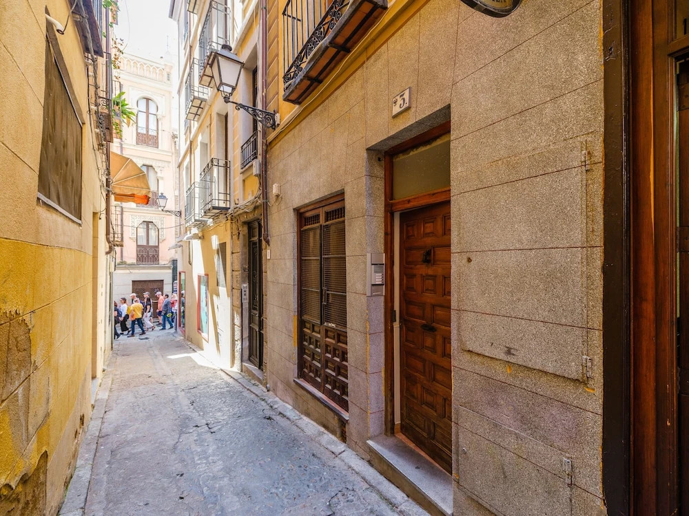 Atico Abuhardillado By Toledo Ap