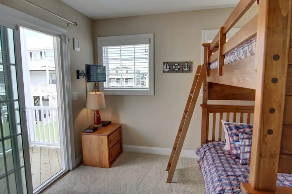 Welcome  4 Bedroom Home by RedAwning