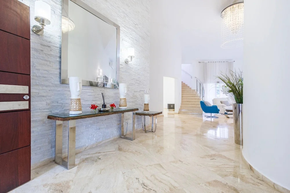 Villa Desiree 5BR Cocotal Luxury Villa Pool Maid