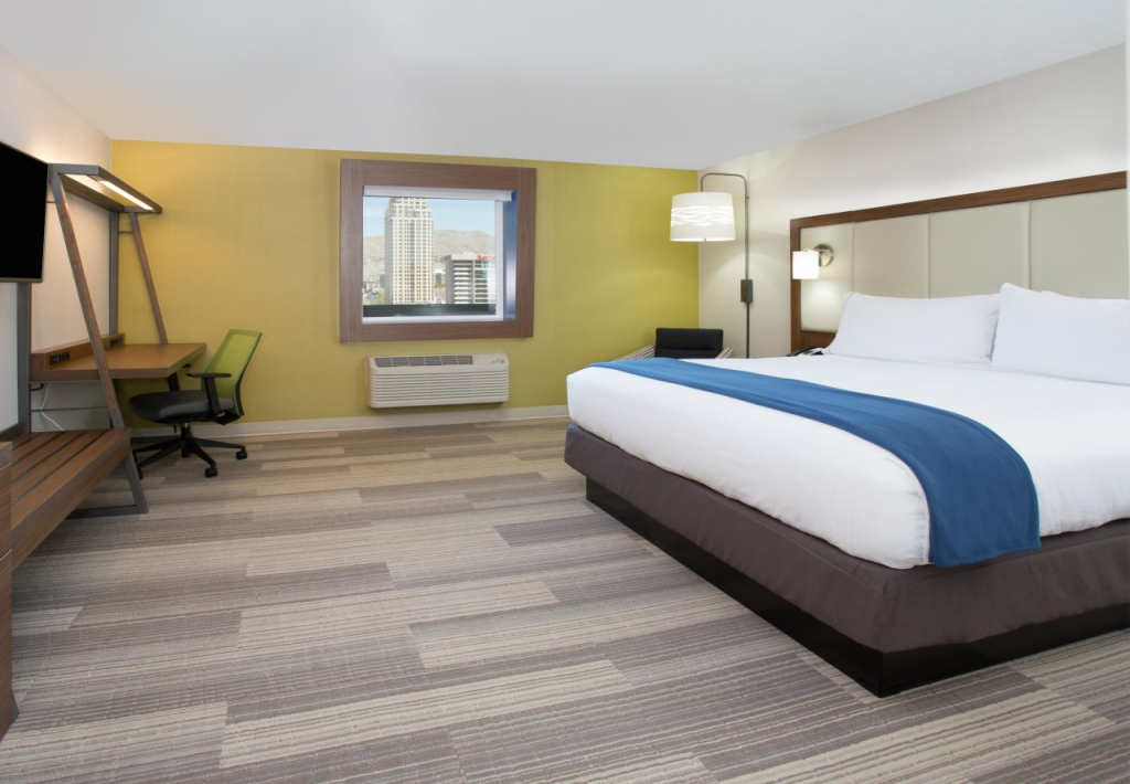 Holiday Inn Express & Suites Kingdom City by IHG