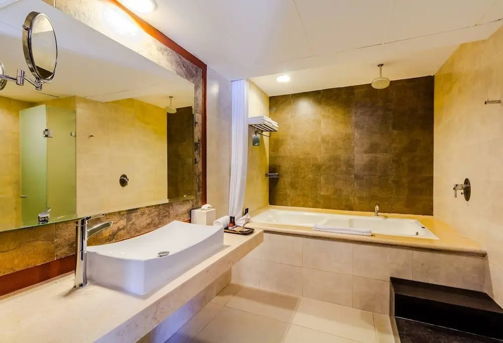 Beachfront! Luxury! 2 BR, W/ Plunge Pool. Paradise