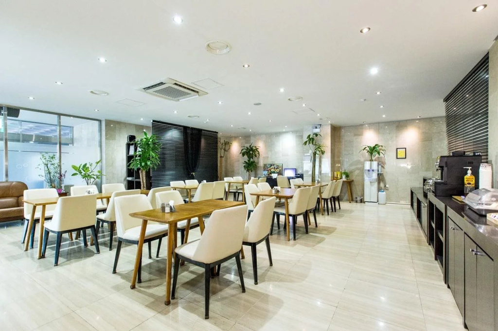 C&B Hotel