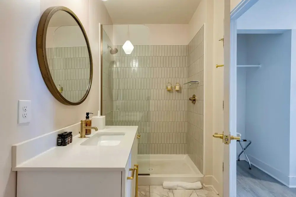 36 Guests on Music Row Bachelorette Suites + Glam Room 5 Minutes to Downtown