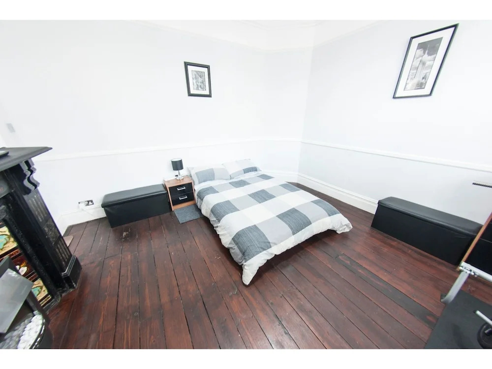 Bright & Spacious Garden Flat for 4 in London