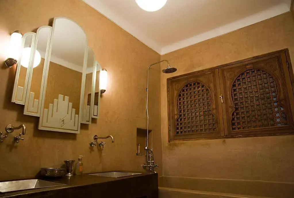 Riad Le J