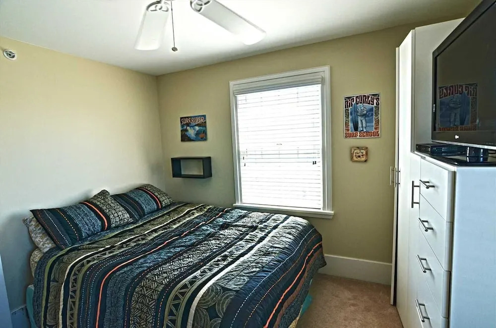 Blocks To America's Favorite Beach! 3 Bedroom Condo