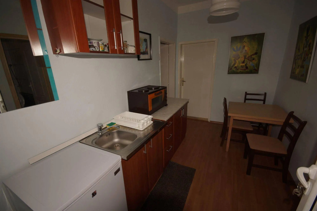 LaRos Apartments