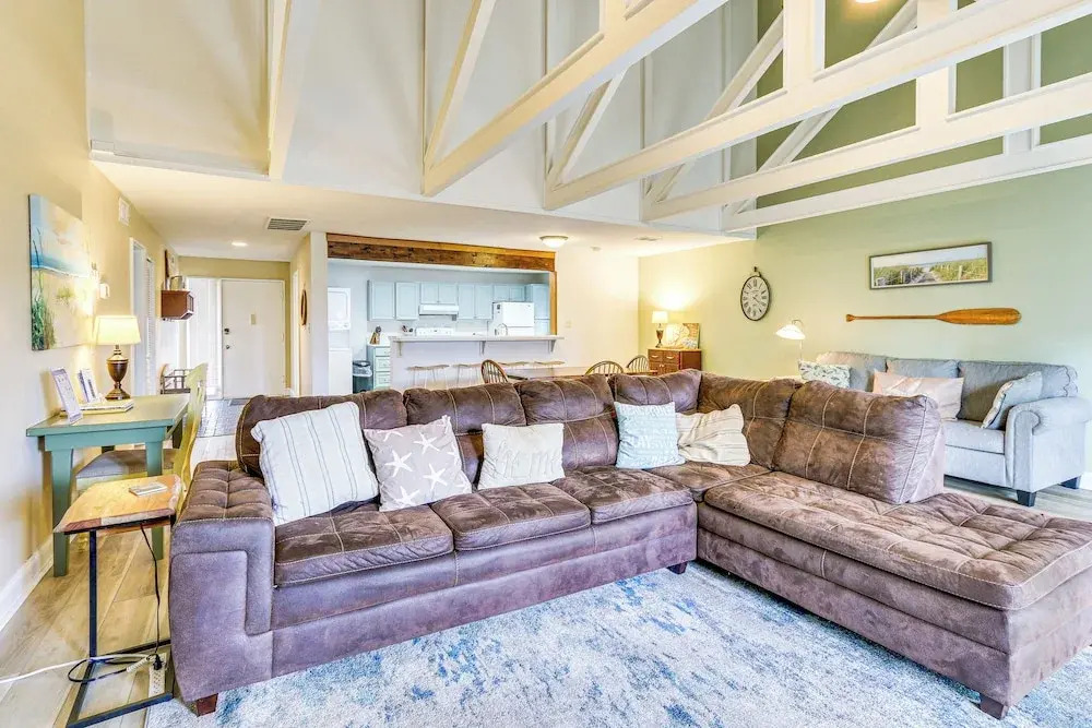 Pool Access + Pet Friendly: Condo in Hilton Head