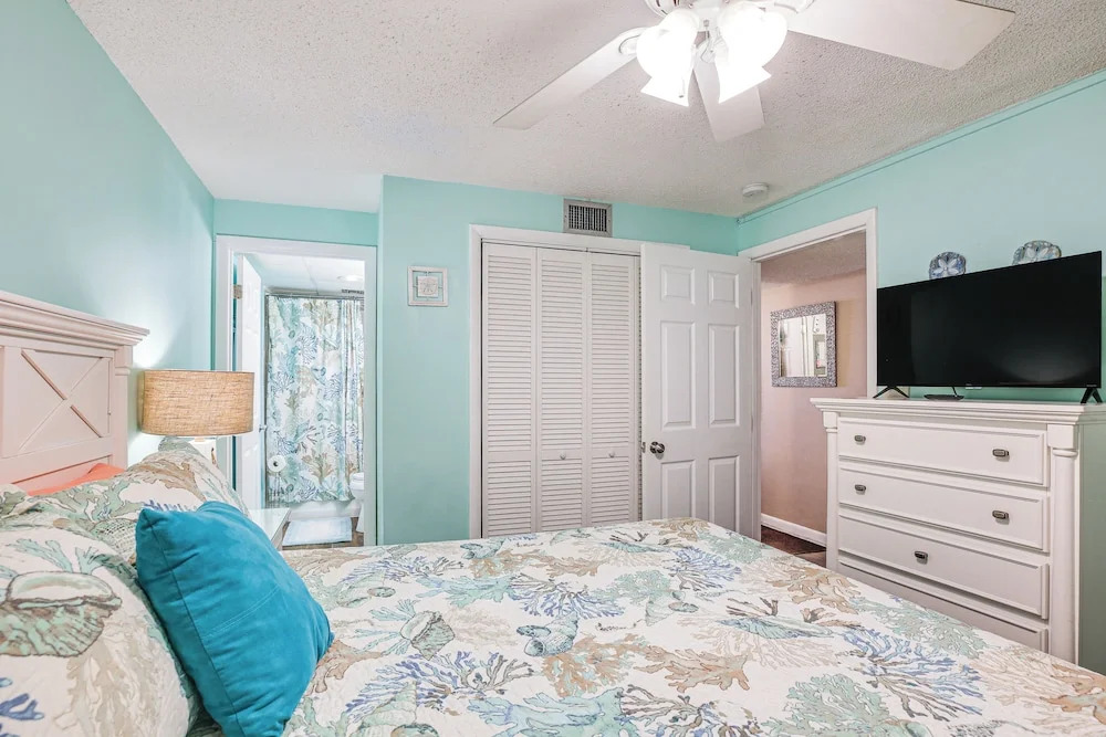 Oceanfront Garden City Beach Condo For Families!
