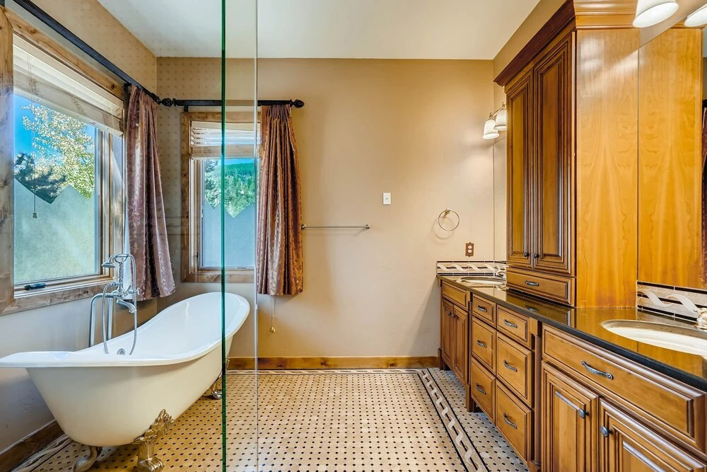 Private Hot Tub & Walking Distance To Gondola-4br Sleeps 14 4 Bedroom Home