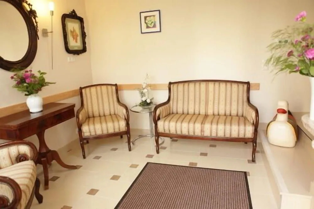 Gasper Business & Garden Hotel