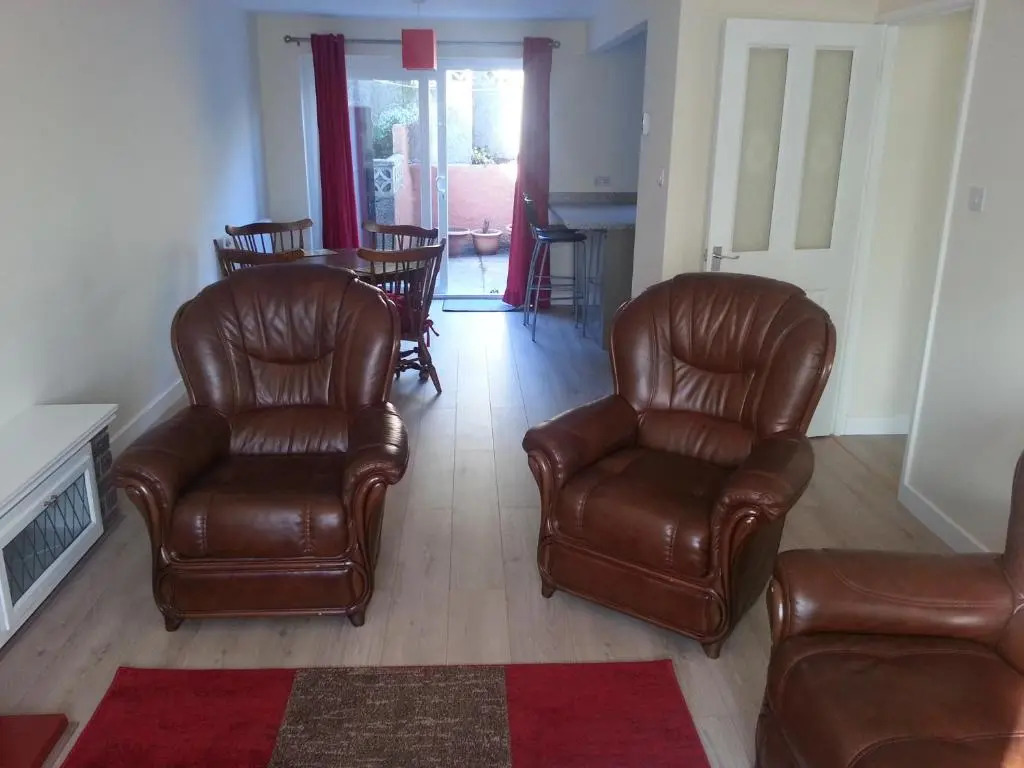 House - Sleeps 5 - Pets Ok - Parking - Garden