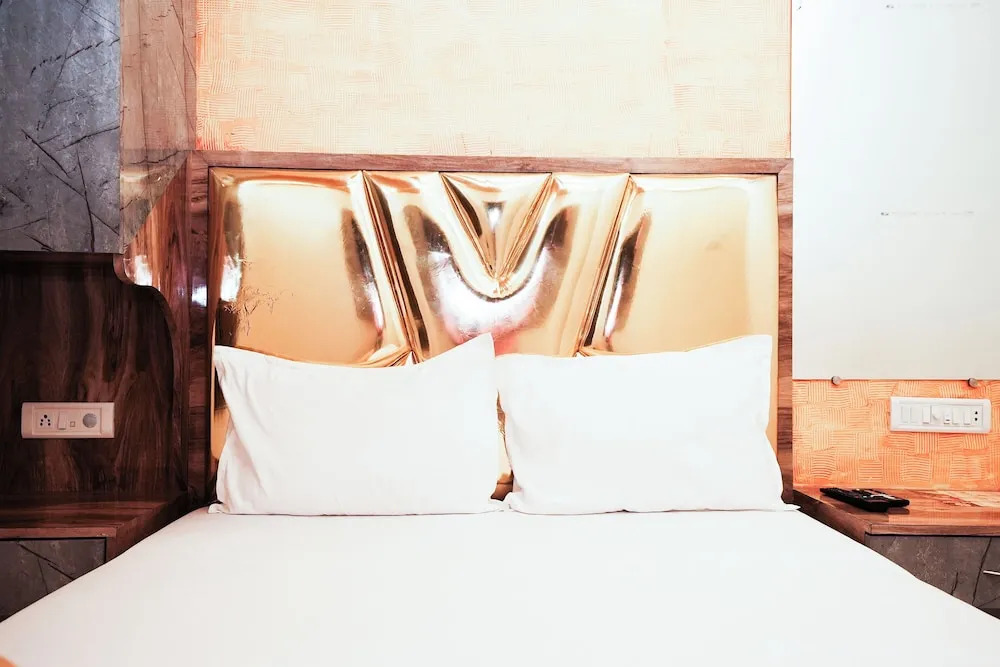 THE UNITED HOTEL