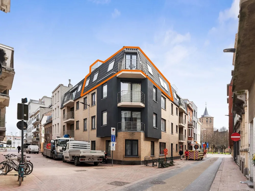 Beautiful Duplex Near Shopping Street