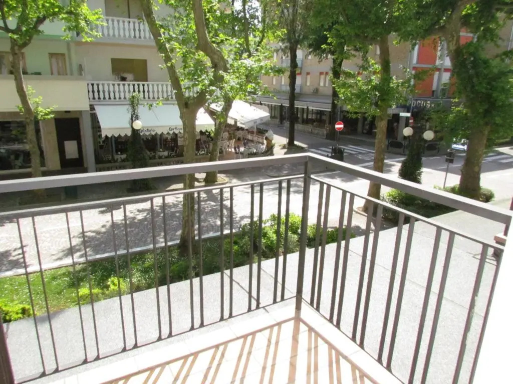 Functional Flat With 3 Balconies - Beahost