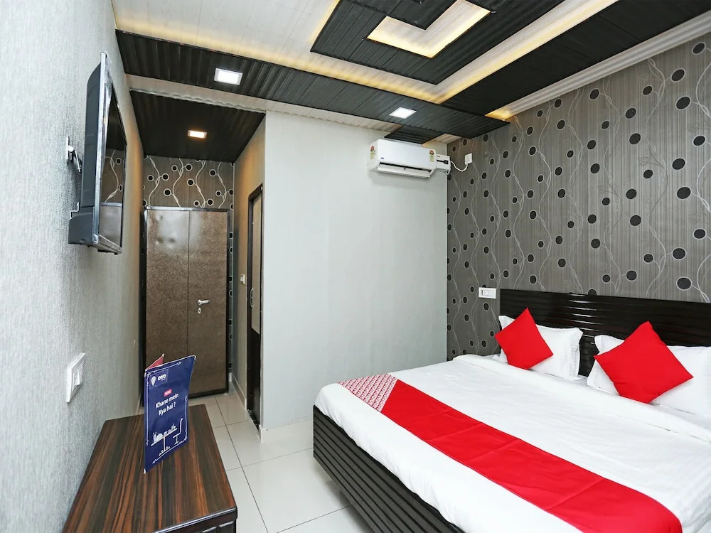 OYO 16515 Hotel Bombay Residency