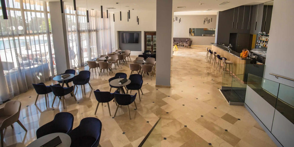 Arena Hotel Holiday