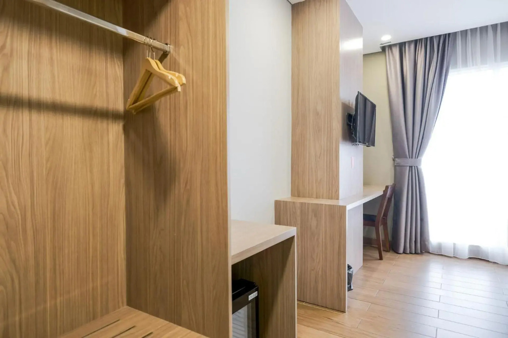 RedDoorz Premium near CBD Puri Indah