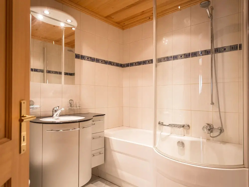 Luxury Apartment on the Ground Floor in Zweisimmen Ski-in and Ski-out