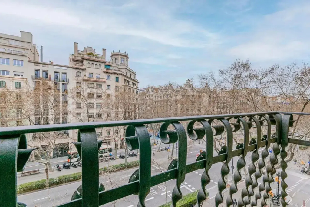 Modern and bright 3BD apartment by Gran Via - Plaza España