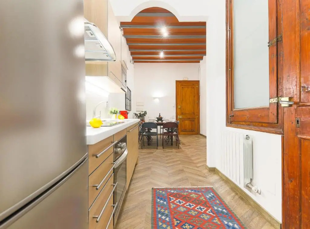 Great Spacious Apartment in the Gothic District City Center