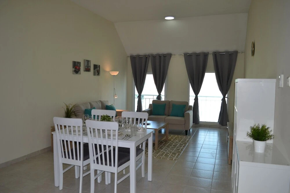 PNE - Furnished spacious bright 1BR