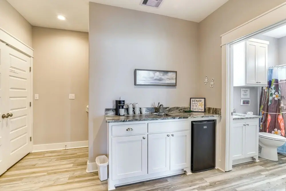 1 Block to Shore: Crystal Beach Gem, Deck & Views