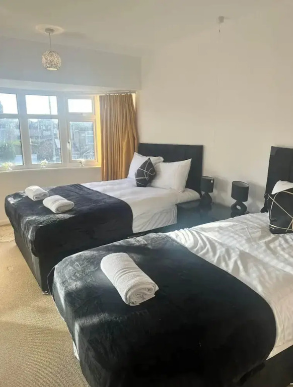 Serene Leeds Retreat - 3 Bedroom House