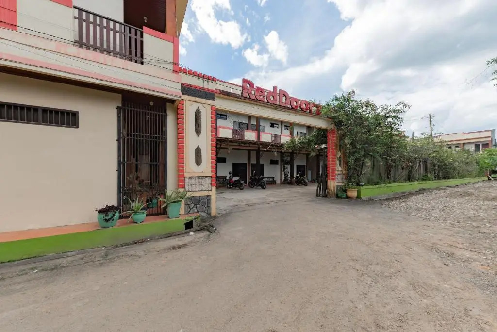 RedDoorz near Samarinda Square