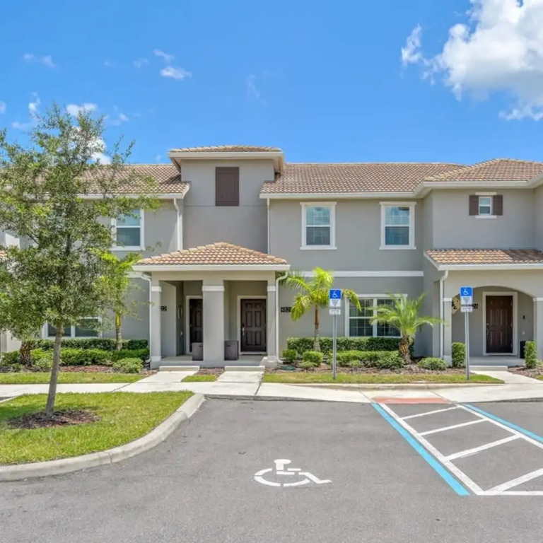Magical Retreat - A Spacious Villa 10 min From Disney