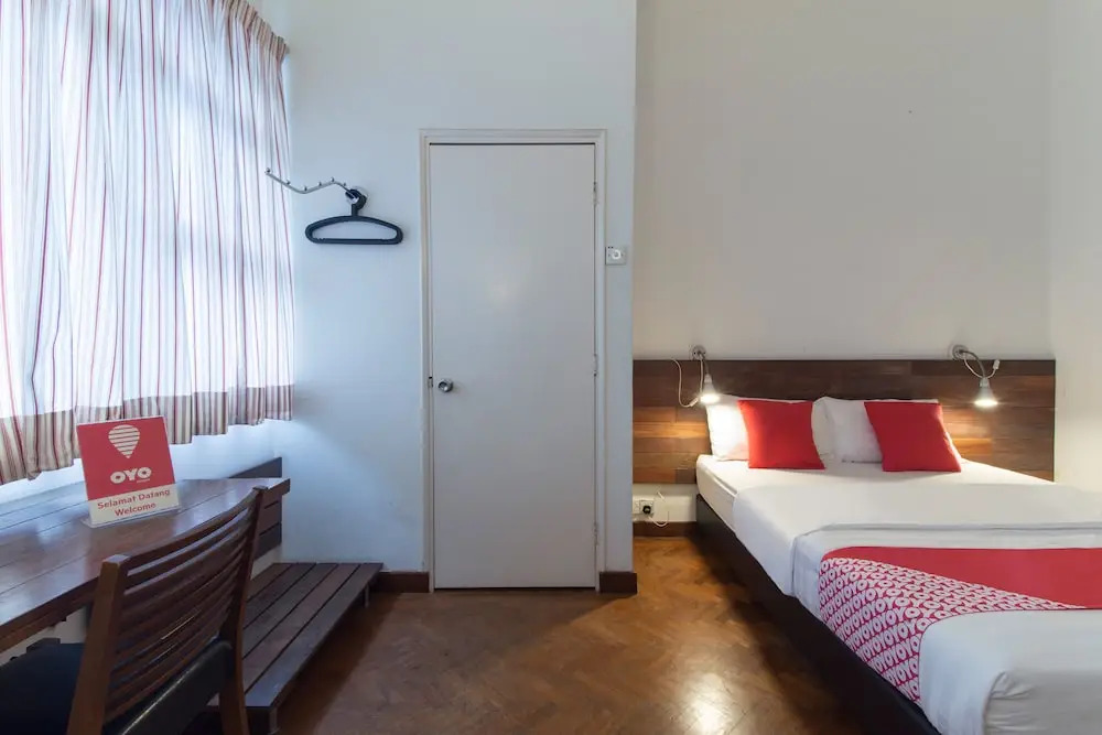 OYO 161 Lodge Paradize Hotel