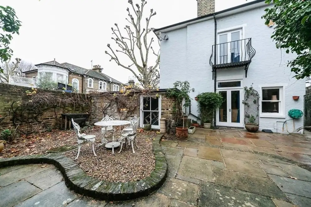 Special Offer- 5 bed Victorian in Zone2