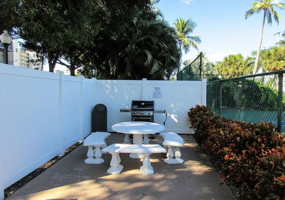Creciente 213N - 2 Br Condo