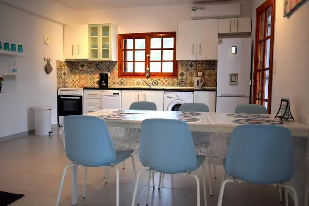 Apt - Sleeps 5 - Pets Ok - Balcony - Parking