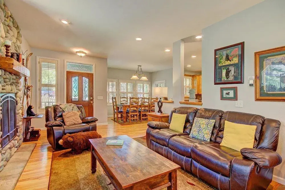 Bear Pine 4 Br home by RedAwning