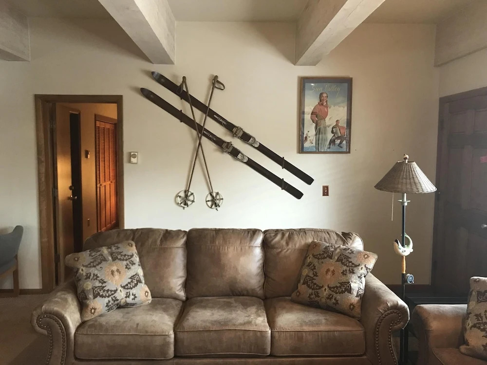 The Christophe 704 - 1 Bdrm - Great Hiking & Mtn Biking! Condo
